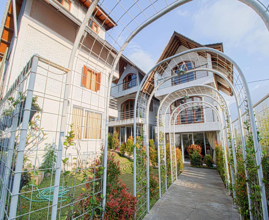 D'Journey Hotel Lembang Exterior foto
